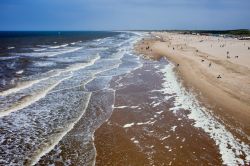 La lunga spiaggia di Scheveningen sul Mare del Nord in Olanda