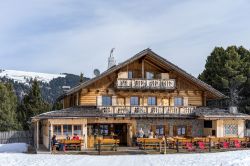 La Malga rifugio Rinderplatz  a Villandro in Alto Adige - © Philip Bird LRPS CPAGB / Shutterstock.com