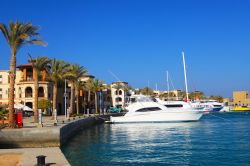 La marina di Port Ghalib nei pressi di Marsa Alam, Egitto - © JurateBuiviene / Shutterstock.com