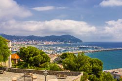 La marina di Porto Maurizio, Imperia, vista dall'alto del borgo medievale (Liguria).

