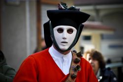 La maschera degli Issohadores al Carnevale di Mamoiada - © Famed01 / Shutterstock.com