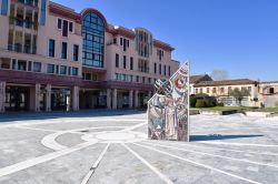 La meridiana in Piazza del Sole e della Pace a Abano Terme, Padova, Veneto - © Okunin / Shutterstock.com