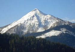 La montagna Lackenkogel domina il paesaggio di Altenmarkt im Pongau in Austria - © Pezibär - CC BY-SA 3.0, Wikipedia