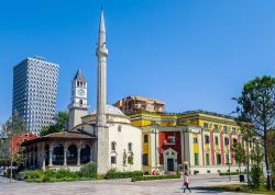 La moschea Et'hem Bey in piazza Skanderberg a Tirana, Albania - © Zabotnova Inna / Shutterstock.com