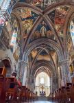 La navata centrale della Basilica di Santa Caterina d'Alessandria a Galatina, Puglia. L'interno dell'edificio è stato completamente affrescato nei primi decenni del XV° ...