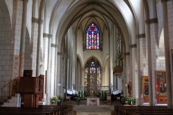 La navata centrale della cattedrale di Augusta, Germania - © Mariangela Cruz / Shutterstock.com