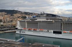 La nave da crociera MSC Magnifica nel porto di Genova, alla partenza della crociera intorno al mondo