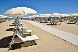 La ordinata spiaggia di Cesenatico, siamo nel cuore della Riviera Romagnola