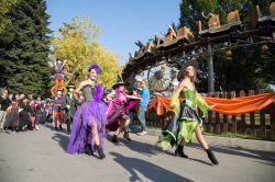 La parata di Halloween a Leolandia, il parco giochi della Lombardia