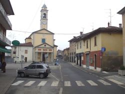 La Parrocchia di San Michele Arcangelo a Miradolo Terme, in Lombardia - © Deblu68 -  Wikipedia