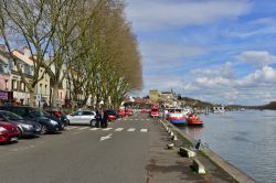 La passeggiata sul lungofiume Senna a Conflans-Sainte-Honorine, Francia © Pack-Shot / Shutterstock.com