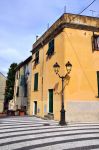 La pavimentazione a ciottoli di Albissola Marina, Savona, Liguria - © maudanros / Shutterstock.com