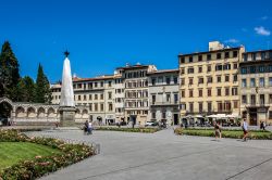 La piazza antistante alla basilica di Santa Maria Novella, a fianco della Stazione Centrale di FIrenze, fotografata in una splendida giornata di sole, Toscana - © Kiev.Victor / Shutterstock.com ...