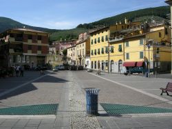 La piazza centale di Buti in Toscana - © Sailko, CC BY-SA 3.0, Wikipedia