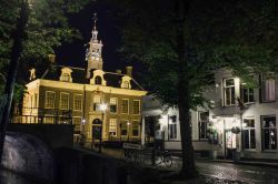 La piazza del comune di edam, fotografata in notturna - © Michela Garosi / TheTraveLover.com