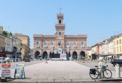 La piazza principale di Casalmaggiore in provincia di Cremona, Lombardia - © Alexandre Rotenberg / Shutterstock.com