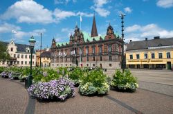 La piazza principale di Malmo, Svezia. Dopo Stoccolma e Gothenburg, Malmo è la terza città più visitata del paese - © Pe3k / Shutterstock.com