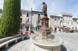 La piazza principale di Mougins in Francia