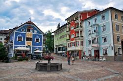 La piazza principale di Ortisei in Val Gardena, ...