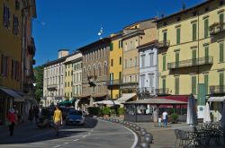 La piazza principale di Porretta Terme in Emilia-Romagna ...