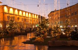 La piazza principale di San Severino Marche durante il Natale - © Buffy1982 / Shutterstock.com