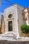 La piccola chiesetta di Sant'Antonio Abate a Ceglie Messapica in Salento, Puglia. Sconsacrato, questo edificio di culto risale al Medioevo. Sorge nel centro storico nei pressi della porta ...