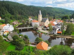 La piccola città di Rozmberk nad Vltavou, Repubblica Ceca. Per anni lasciata al di fuori delle tradizionali rotte del turismo, da qualche decennio questa cittadina è una delle ...