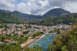 La piccola cittadina di Soufriere a Saint Lucia, Mar dei Caraibi. Colonizzata dai francesi, questa località è stata la capitale originaria dell'isola caraibica.
