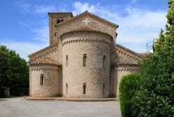 La Pieve romanica di San Vito di Ostellato, provincia di Ferrara - © Carlo Pelagalli, CC BY-SA 3.0, Wikipedia