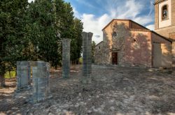 La pieve romanica di Sant'Appiano nei pressi di Barberino Val d'Elsa, Toscana: ha origini etrusche ed è la chiesa più antica del Chianti.



