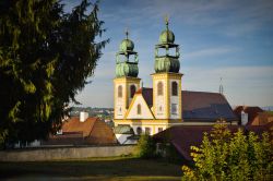 La Pilgrimage Church Mariahilf di Passau, Germania. Le cupole verdi del santuario dedicato a Maria dell'Aiuto.
