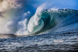 La Pipeline di Oahu la migliore spiaggia per particare il surf nel mondo