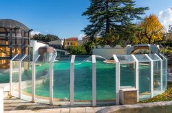 La piscina termale dello stabilimento di Casciana Terme in Toscana