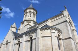 La pittoresca chiesa di Notre Dame d'Echire, vicino a Niort, dipartimento di Deux-Sèvres, Francia.
