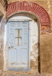 La porta colorata di un vecchio edificio nel centro di Daroca, Spagna.



