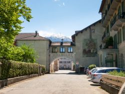 La porta di ingresso di Andeer, siamo Val Schams nel Canton dei Grigioni in Svizzera. - © Mor65_Mauro Piccardi / Shutterstock.com