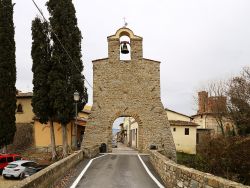 La porta di Montemarciano (AR) vicino a Terranuova Bracciolini in Toscana  - © Sailko / Shutterstock.com