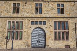 La porta d'ingresso dello storico Municipio di Osnabruck, Germania. Fra queste quattro mura nel 1648 venne posta fine alla Guerra dei Trent'anni con la firma della pace di Westfalia ...