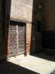 La porta in legno di un vecchio palazzo di Tudela, Comunità Autonoma della Navarra (Spagna).
