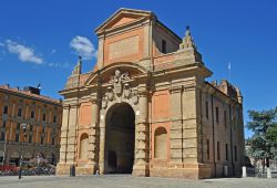 La porta medievale Galliera a Bologna, Emilia-Romagna. E' una delle porte della terza cinta muraria della città. Sorge in Piazza XX° Settembre.

