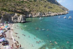 La prima cala della Riserva dello Zingaro venendo da San Vito lo Capo: Cala dell'Uzzo (Sicilia).
