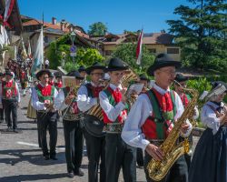 La processione del Corpus Domini a Cortaccia dulla Strada del Vino in Alto Adige - © lorenza62 / Shutterstock.com