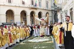 La Processione del Corpus Domini in centro a Chieti in Abruzzo - © Angelo D'Amico / Shutterstock.com