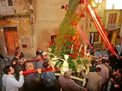 La processione del martedì Santo a San Pier Niceto in Sicilia - © Pecold / Shutterstock.com