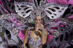 L'abito della regina del carnevale di Las Palmas de Gran Canaria, uno dei principali eventi della città capoluogo delle isole Canarie, si trova nel Museo Néstor - © Massimo ...