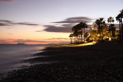 La rocca di Gibilterra vista al tramonto da Estepona, Spagna. E' un promontorio di orgine calcarea che risale al periodo Giurassico. Fa parte del territorio britannico d'oltremare.

 ...