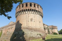 La Rocca di Imola, il castello medievale che si trova nel cuore storico della romana Forum Cornelii - © Claudio Giovanni Colombo / Shutterstock.com