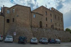 La Rocca Malatestiana in centro a Mondaino borgo della provincia di Rimini - © MTravelr / Shutterstock.com