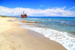 La romantica spiaggia di Selinitsa Beach in Grecia, Peloponneso