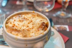 La Sagra della Seupa a la Vapelenentse, la zuppa con la fontina a Valpelline (Valle d'Aosta).
